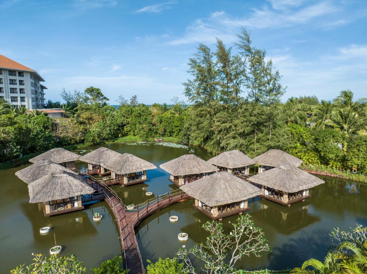 Vinpearl Resort & Spa דואונג דונג מראה חיצוני תמונה The resort's floating bungalows
