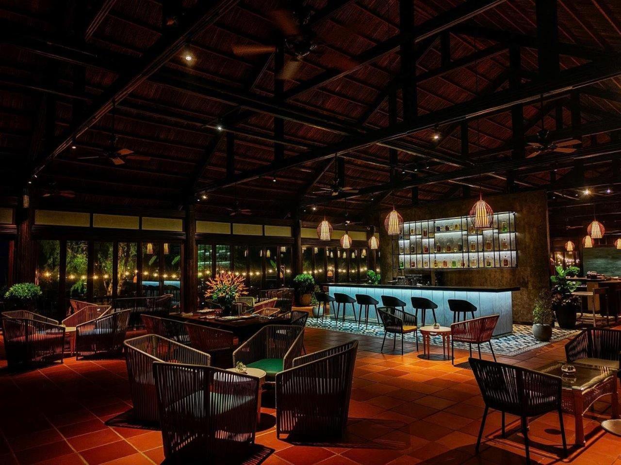Vinpearl Resort & Spa דואונג דונג מראה חיצוני תמונה The bar at the resort